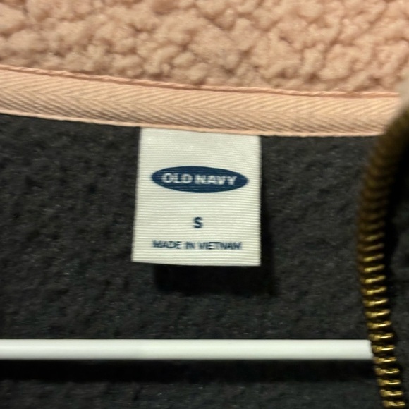Womens Old Navy Quarter zip Sherpa. Size small - Picture 2 of 6
